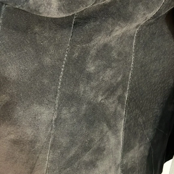 Large Danier suede leather classic black blazer. Quality staple piece. Canadian - Picture 13 of 17